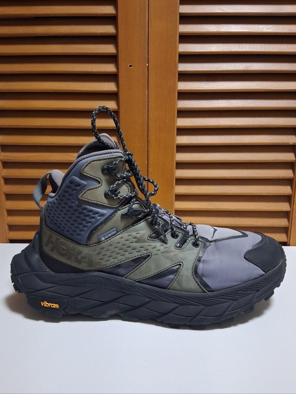 Hoka Anacapa Mid GTX Men's Waterproof Hiking Boot * Size: 9.5D * Vibram Sole